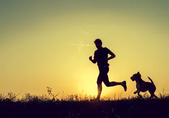 Photo sur Aluminium Jogging Soirée jogging avec animal de compagnie beagle