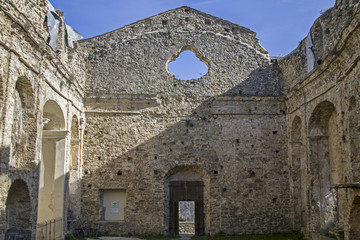 Fototapeta na wymiar Kirchenruine in Baiardo
