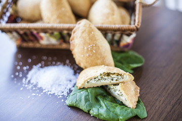  Baked pretzels with cheese and spinach