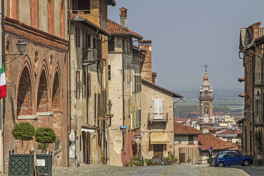 Salita al Castello in Saluzzo