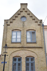 Fototapeta na wymiar historische Ziegelsteinfassade