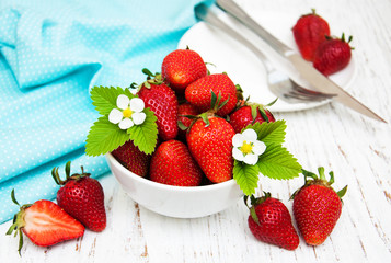 Bowl with strawberries