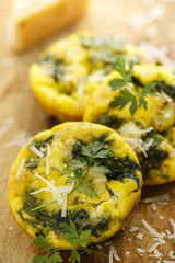 Mini frittata with spinach, garlic and parmesan