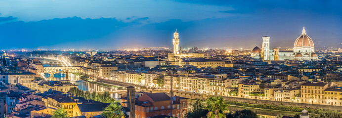 Fototapeta na wymiar Florence at night in Italy