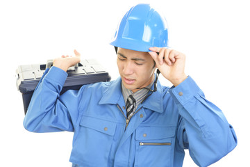 疲れた表情の労働者