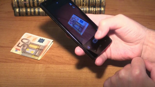 Phone clones banknote. Trick.