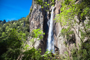 Fototapeta na wymiar Wasserfall auf Korsika