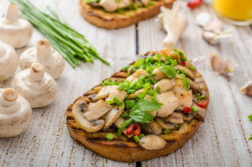 Toast with mushrooms and fried chicken, sprinkled with