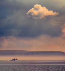 About a fearless ship.Terrible cloud foretell bad weather.