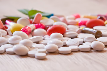 Multicoloured pills and capsules