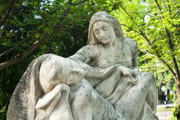 statue d'ange au cimeti&egrave;re