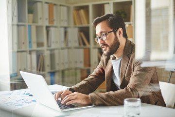 Fototapeta premium Businessman typing