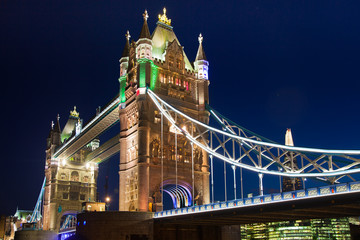 Fototapeta na wymiar LONDON, UK - AUGUST 11, 2014: Tower bridge 