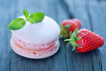 strawberry macaroons
