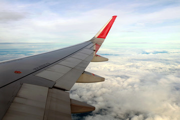 Obraz premium The aircraft was flying in the blue sky 