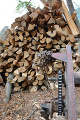 Cutting machine and logs