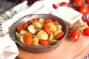 Baked potatoes, tomatoes, 