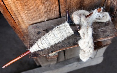 spindle for spinning of yak, sheep or goat virgin wool © Daniel Prudek