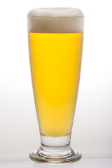グラスに入ったビール