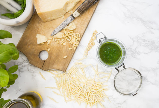 Pesto alla genovese, Trofi Nudeln, Basilikum, Parmesan