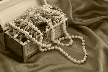 jewelry box on red background Pearl Rose