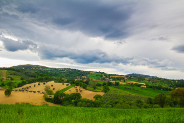 Fototapeta na wymiar Panorama rurale di campagna in Italia