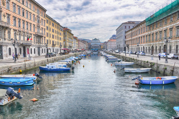 Obraz na płótnie Canvas Trieste ponte rosso