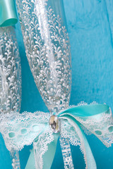 wedding glasses with ribbons