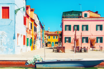 Fototapeta na wymiar Colorful buildings in Burano, Italy.