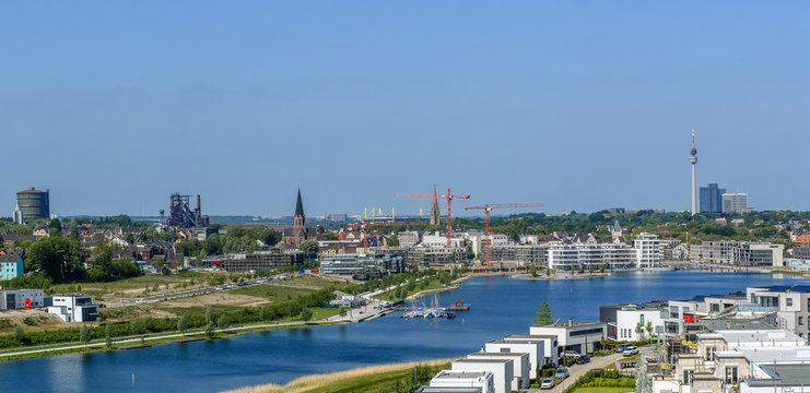 View over lake - Ph&ouml;nixsee