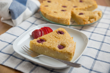 Vanillekuchen mit Himbeeren