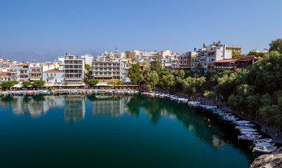 Obraz premium Parked boats in harbour of Agios Nikolaos town
