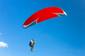 voile de parapente dans le ciel de la Réunion