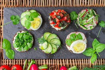  sandwiches for a picnic