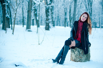 Fototapeta na wymiar beautiful girl in winter clothes