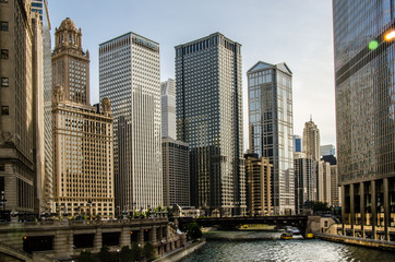 Fototapeta na wymiar Riverwalk Hochhäuser am Chicago River