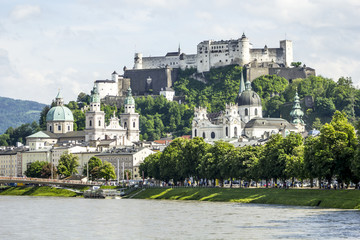 Fototapeta premium Hohesalzburg - Altstadt - Salzach