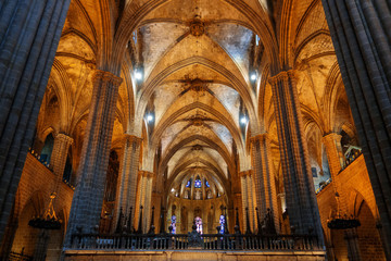 Interieur van een kathedraal in gotische stijl