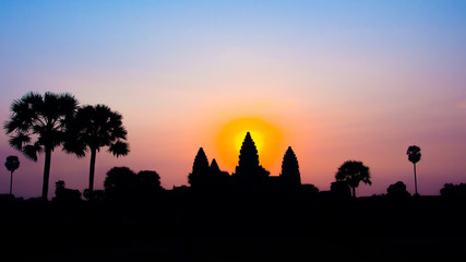 Obraz premium Sunrise at Angkor Wat