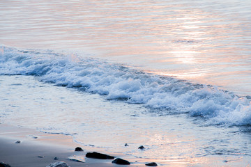 Fototapeta na wymiar Sea and wave, twist on the seashore