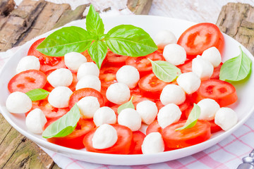 Vitamin salad with tomatoes and mozzarella cheese