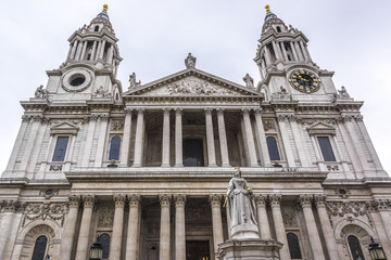 Monument of Queen Anne in front of St. Paul's Cathedral, London.