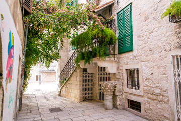 Fototapeta na wymiar Narrow streets in old city of Split in Mediterranean style