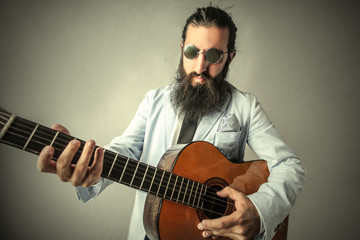 Obraz premium Man playing a song