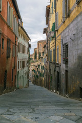 Fototapeta na wymiar street in Siena, Italy