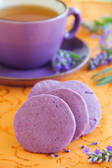 Shortbread with dried lavender.