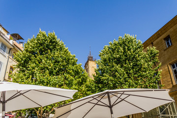 Place des Cardeurs et parasols