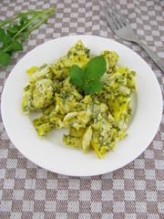 Kräuter-Rührei mit Brunnenkresse