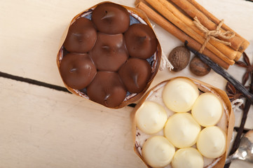 chocolate vanilla and spices cream cake dessert