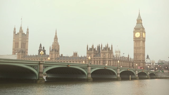 Westminster bridge and Big Ben, time lapse
